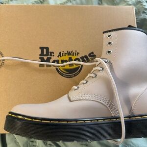 Brand new never worn women’s 9 Doc Martens Boot